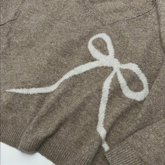 American Eagle Size L Women's Tan Sweater with White Bow - Picture 2 of 8